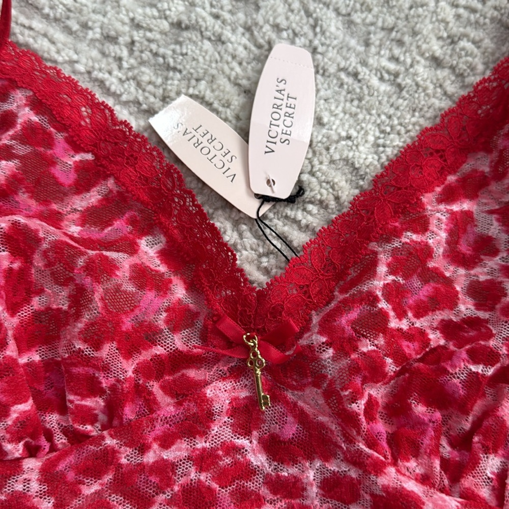NWT Victoria's Secret Leopard Print Semi Sheer Top and Thong 2 pc. Set - Size L - Picture 8 of 12
